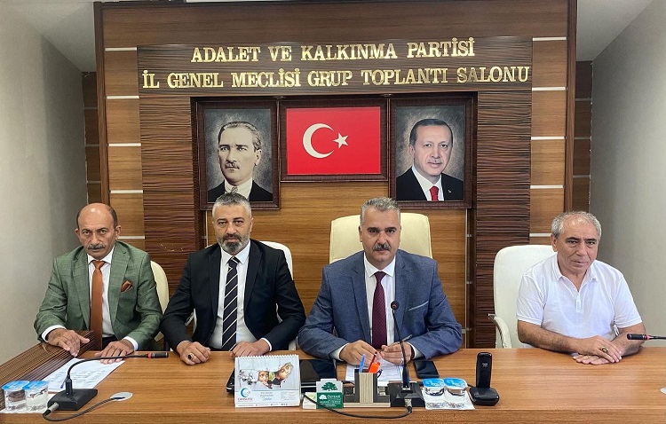 AHLATCI’DAN CHP’YE FABRİKA ELEŞTİRİSİ