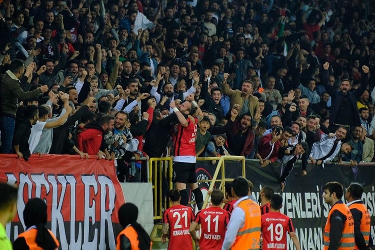 ÇORUM FK LİDER OLDU