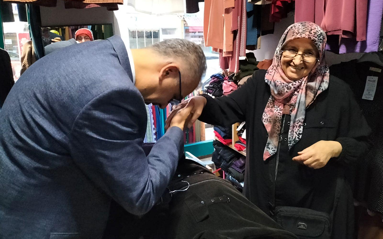 AHLATCI ESNAFLARLA HASBİHAL ETTİ