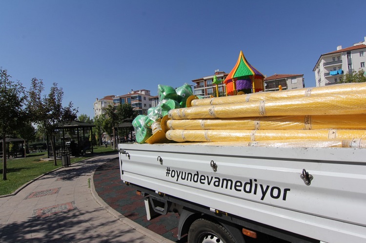 BELEDİYE PARKLARI YENİLİYOR