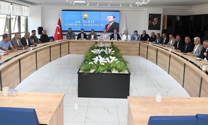 MİLLETİMİZİN HİZMETKARIYIZ