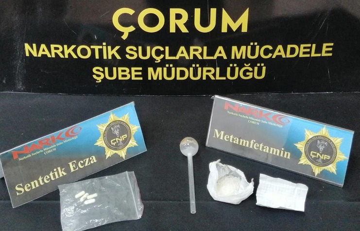 UYUŞTURUCU SATICILARI SUÇ ÜSTÜ YAKALANDI