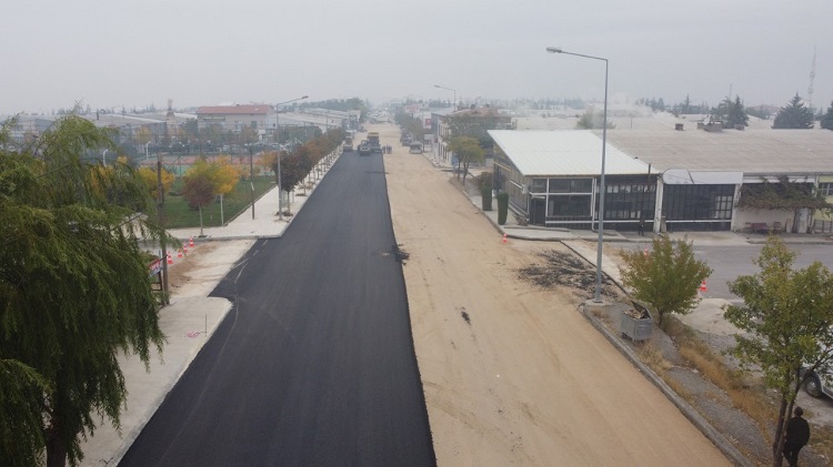 BELEDİYE ASFALTLAMA ÇALIŞMALARINA DEVAM EDİYOR