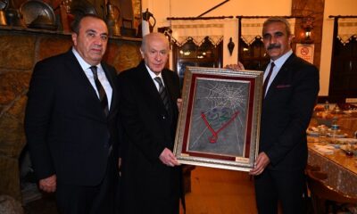 BAHÇELİ ÇORUM’DA MOLA VERDİ