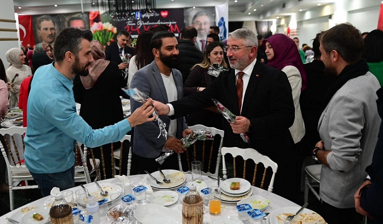 ÖĞRETMENLERE BAŞKAN’DAN JEST