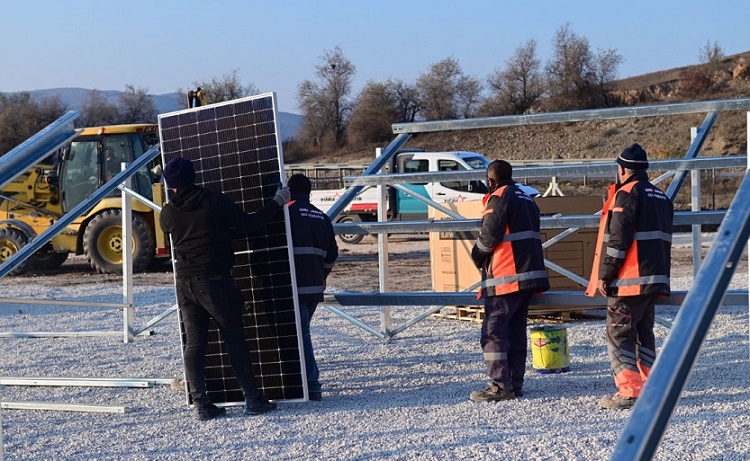 GÜNEŞ ENERJİ SANTRALİ KURULUYOR