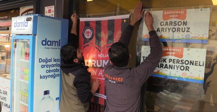 ESNAFA ÇORUM FK BAYRAĞI DAĞITTILAR
