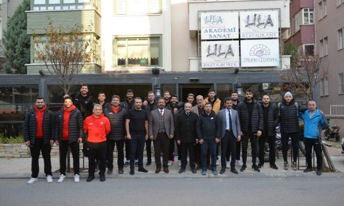 NAMAĞLUP VOLEYBOLCULARA BAKLAVA İKRAMI