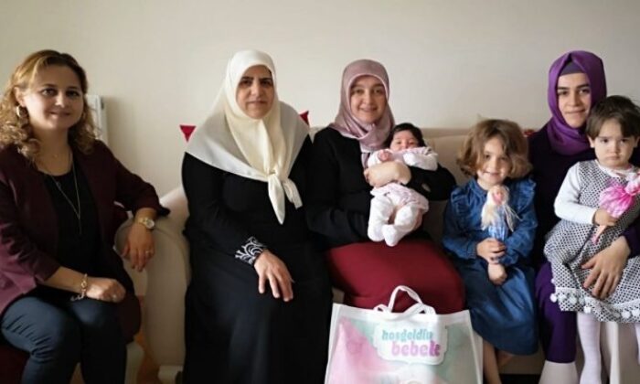 BEBEKLERİN İLK HEDİYELERİ BELEDİYE’DEN