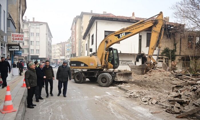 SIKINTILI METRUK BİNALAR YIKILDI