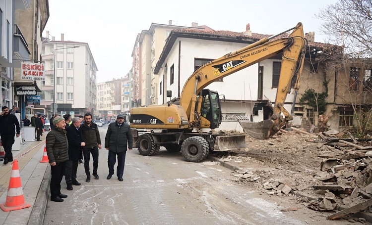 SIKINTILI METRUK BİNALAR YIKILDI