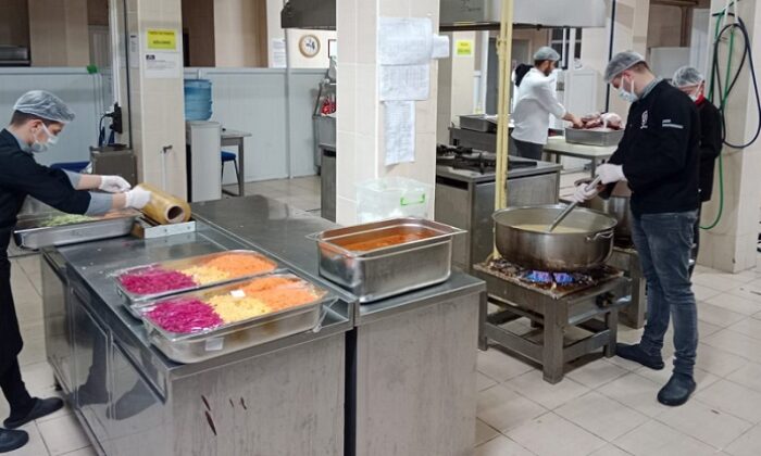 ÖĞRENCİLERE ÜCRETSİZ YEMEK HİZMETİ