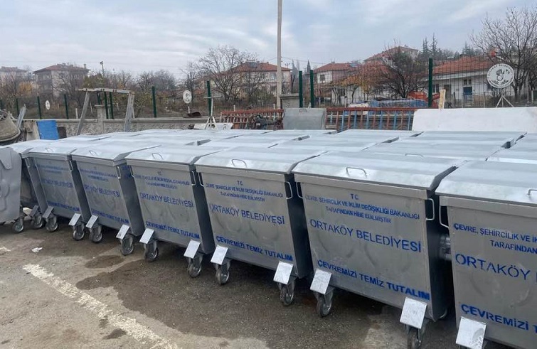 ÇÖP KONTEYNERLERİ YENİLENİYOR