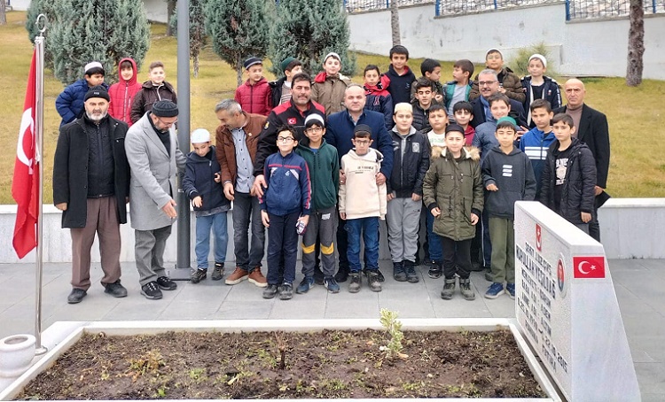 AHLATCI’DAN ŞEHİTLERE DUA