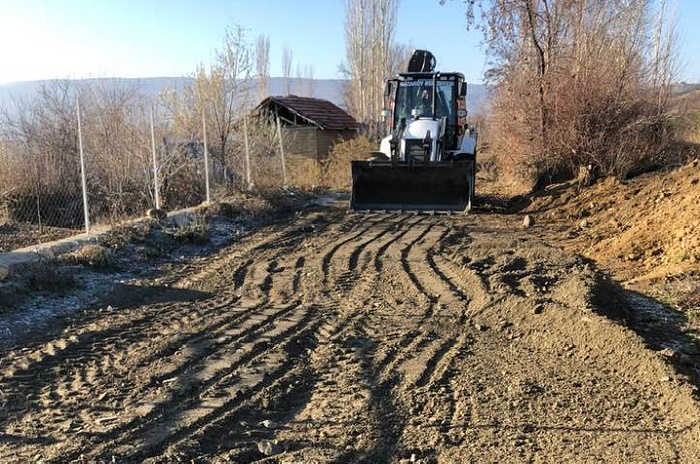 ARAZİ YOLLARINDA ÇALIŞMA YAPILDI