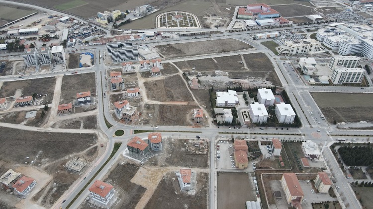 YENİ YOLLAR ULAŞIMI RAHATLATIYOR