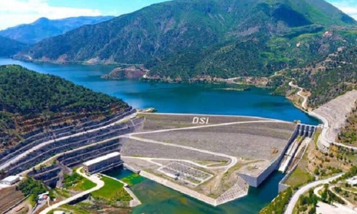 KIRAÇ TOPRAKLAR SU İLE BULUŞUYOR