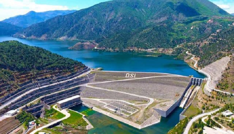 KIRAÇ TOPRAKLAR SU İLE BULUŞUYOR