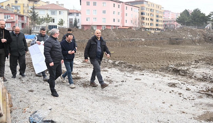 MİLLET BAHÇESİ İÇİN İLK KAZMA VURULDU