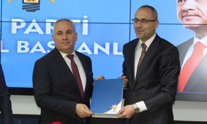 ZEKERİYA IŞIK ADAYLIĞINI AÇIKLADI