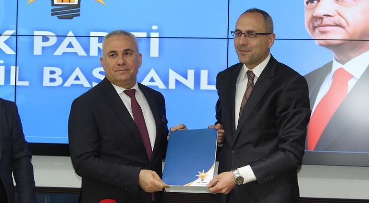 ZEKERİYA IŞIK ADAYLIĞINI AÇIKLADI