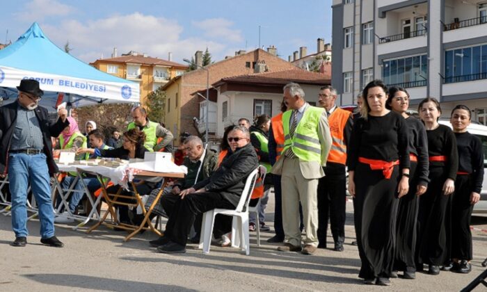 KURTULUŞ LOKMASINA YOĞUN KATILIM