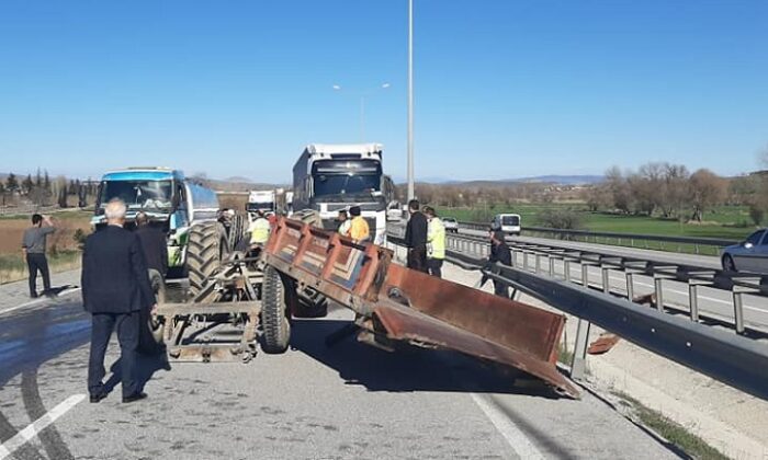 TANKER TRAKTÖRE ARKADAN ÇARPTI