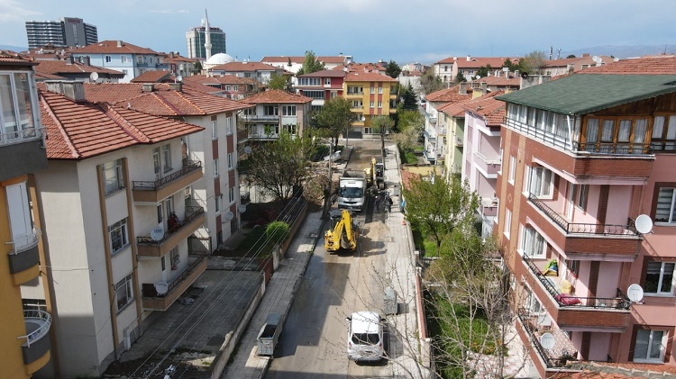 YAĞMUR SUYU HATLARI YENİLENİYOR