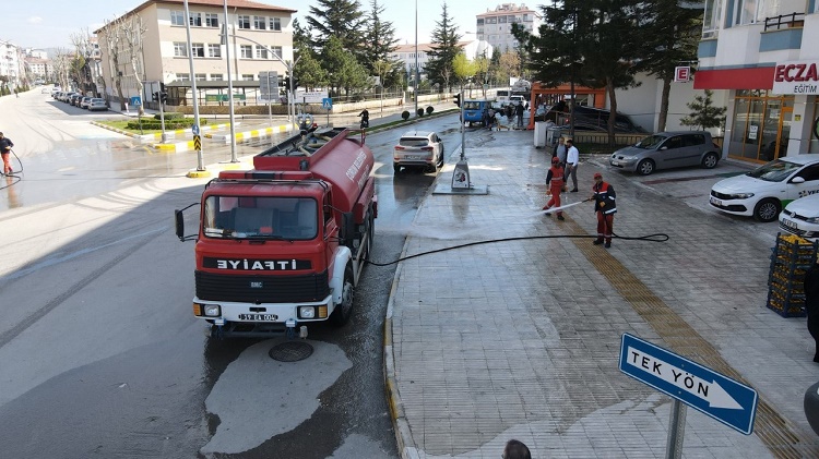 CADDELERDE BAYRAM TEMİZLİĞİ YAPILDI