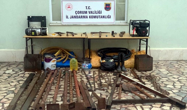 KAÇAK KAZI YAPANLAR YAKALANDI