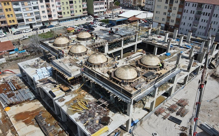 BEDESTEN’DE KUBBELER YÜKSELİYOR