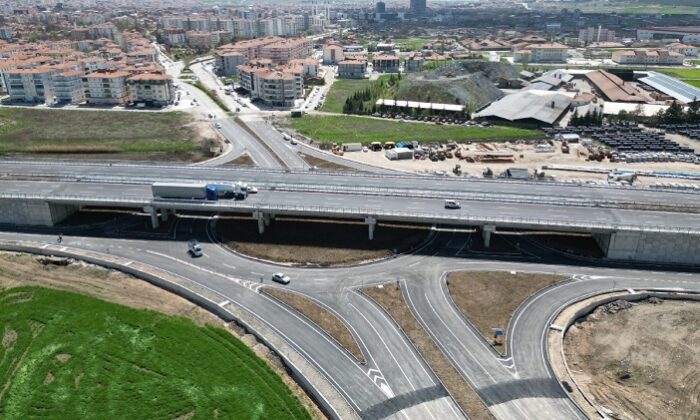 YENİ KAVŞAK TRAFİĞE AÇILDI