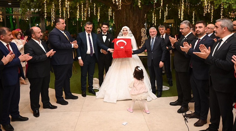 AŞGIN AİLESİNİN MUTLU GÜNÜ