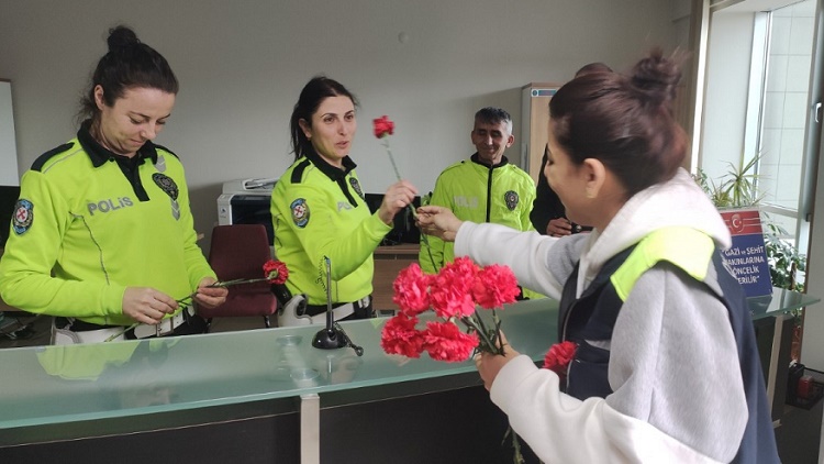 BELEDİYE EMNİYET MENSUPLARINI UNUTMADI