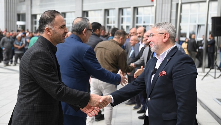 AŞGIN BELEDİYE PERSONELİ İLE BAYRAMLAŞTI