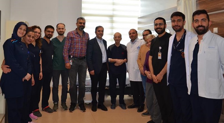 MESANE KANSERİ AMELİYATINDA BİR İLK