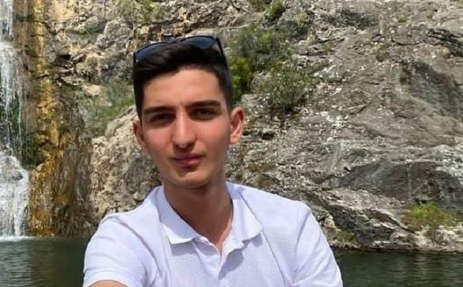 GENÇ YAŞTA ÖLÜMÜ SEVENLERİNİ ÜZDÜ