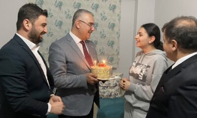 GENÇLERE DOĞUM GÜNÜ SÜRPRİZİ YAPTI