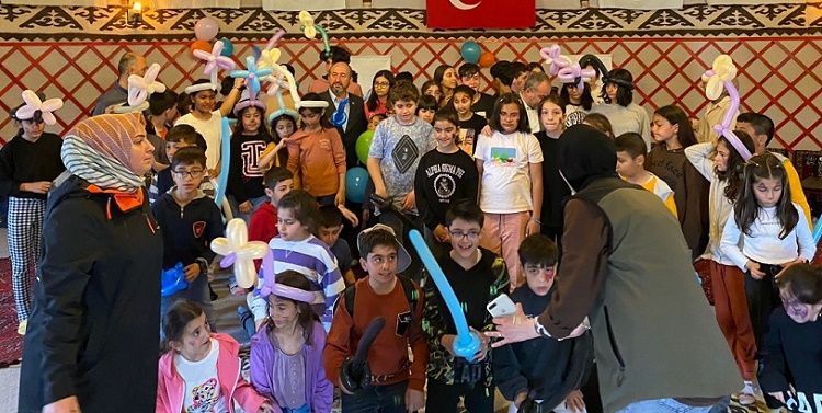 FESTİVALDE GÖNÜLLERİNCE EĞLENDİLER