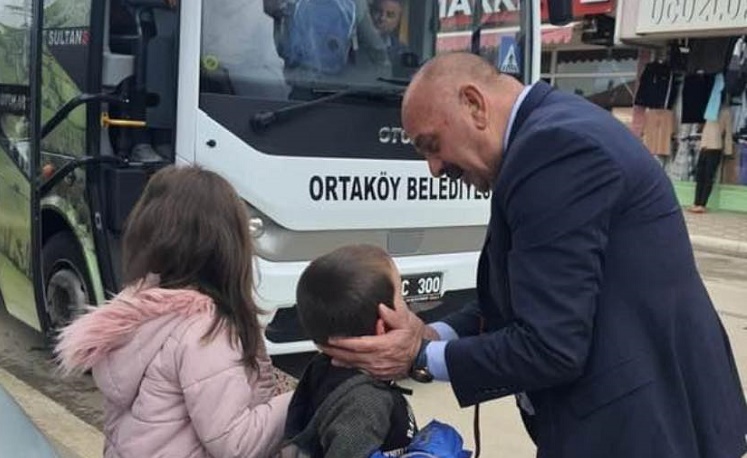 MİNİKLER BAŞKAN İSBİR’E TEŞEKKÜR ETTİ