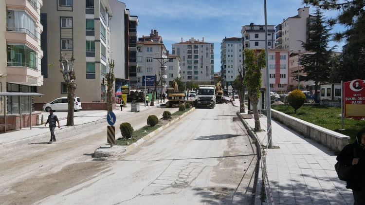 HÜYÜK CADDESİ YENİLENİYOR