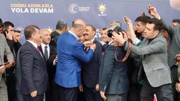 SUAT ATALAY’IN ROZETİNİ SOYLU TAKTI