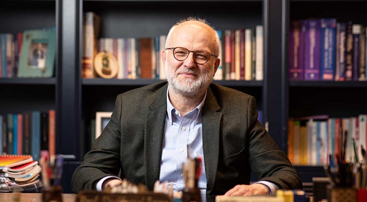 SAYAR GÜNÜMÜZDE AİLE’Yİ KONUŞACAK