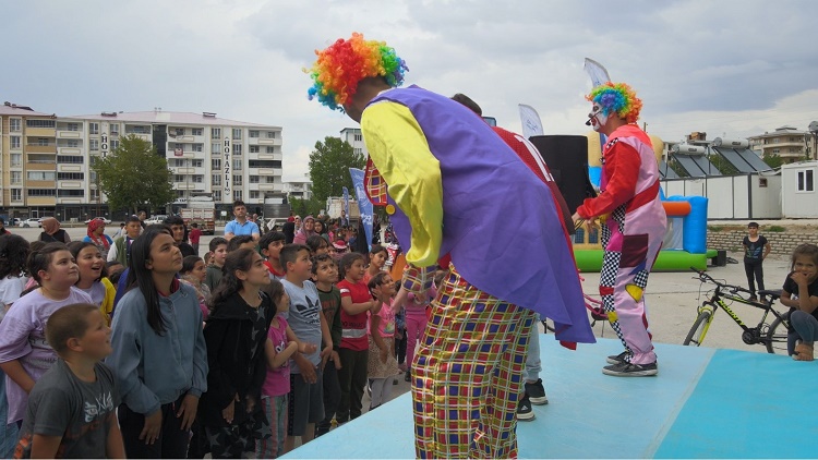 ÇOCUKLAR AFŞİN’DE DOYASIYA EĞLENDİ