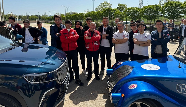 AŞGIN TEKNOFEST GENÇLERİYLE BULUŞTU