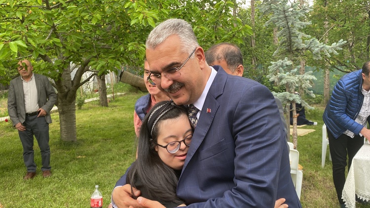 AHLATCI ÖZEL ÇOCUKLARI SEVİNDİRDİ