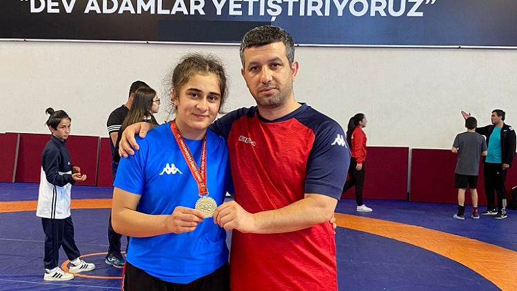 BAYAN GÜREŞÇİMİZ ALTIN MADALYA ALDI