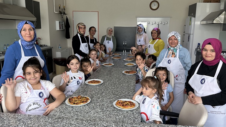 MİNİK ŞEFLER MUTFAKTA ETKİNLİĞİ