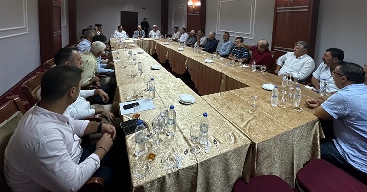 AHLATCI ÇİFTÇİLERİMİZ BAŞIMIZIN TACIDIR