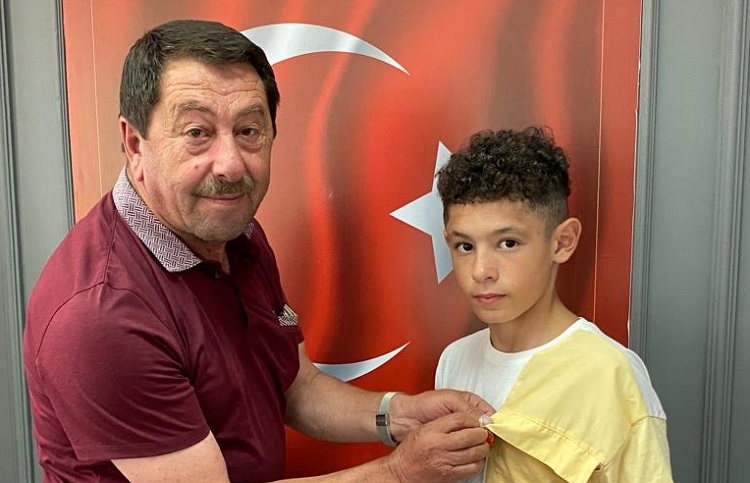 ŞAMPİYONU ALTINLA ÖDÜLLENDİRDİ